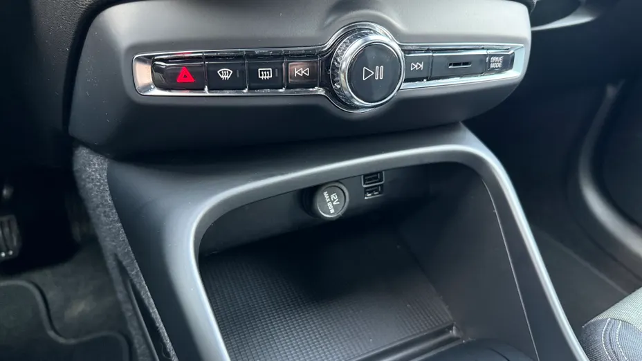 VOLVO XC40 XC40 T3 Momentum Pro aut