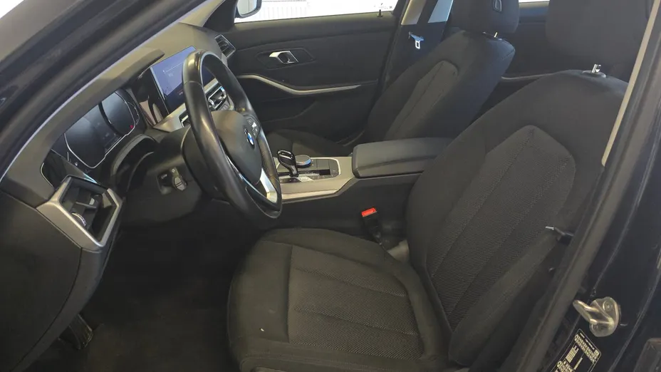 BMW Seria 3 318i Advantage aut