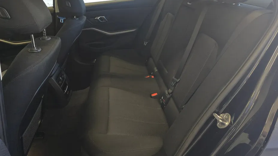 BMW Seria 3 318i Advantage aut