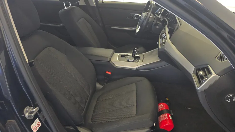 BMW Seria 3 318i Advantage aut