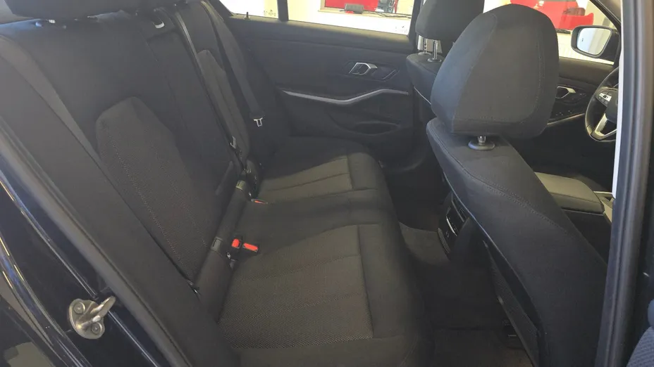 BMW Seria 3 318i Advantage aut