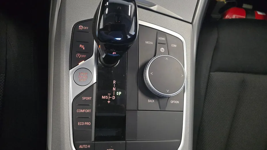 BMW Seria 3 318i Advantage aut