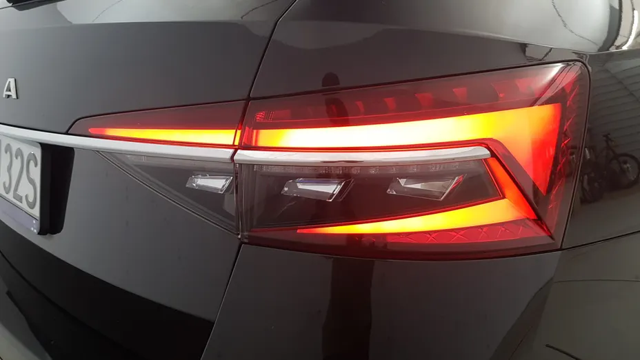 SKODA Superb Superb 2.0 TDI SCR Ambition DSG