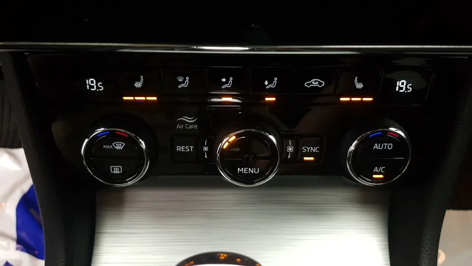 SKODA Superb Superb 2.0 TDI SCR Ambition DSG