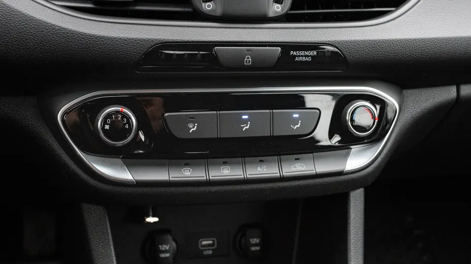 HYUNDAI i30 i30 1.5 DPI Classic +