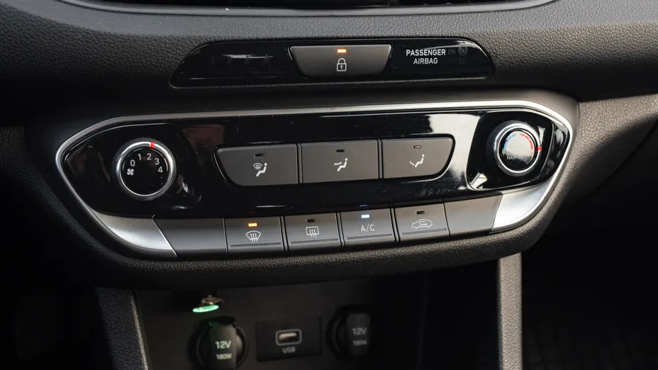 HYUNDAI i30 i30 1.5 DPI Classic +