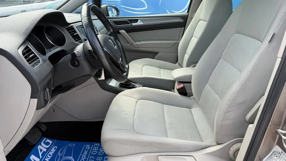 VOLKSWAGEN Golf Sportsvan -