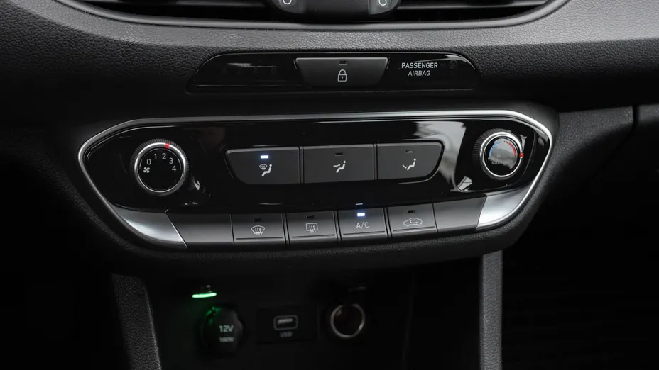 HYUNDAI i30 i30 1.5 DPI Classic +