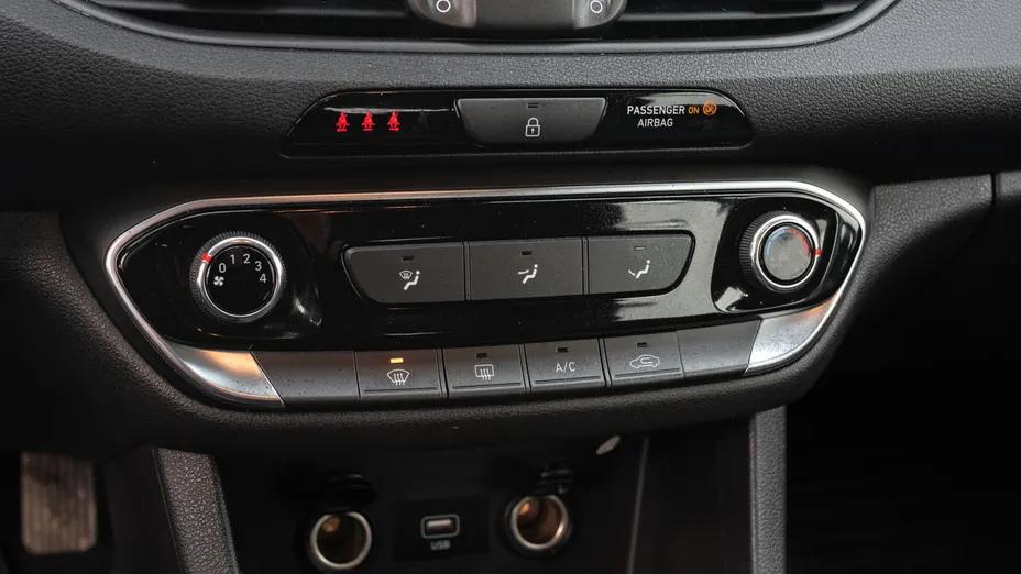 HYUNDAI i30 i30 1.5 DPI Classic +