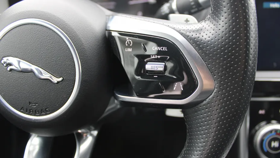 JAGUAR XE XE 2.0 D180 R-Dynamic S aut