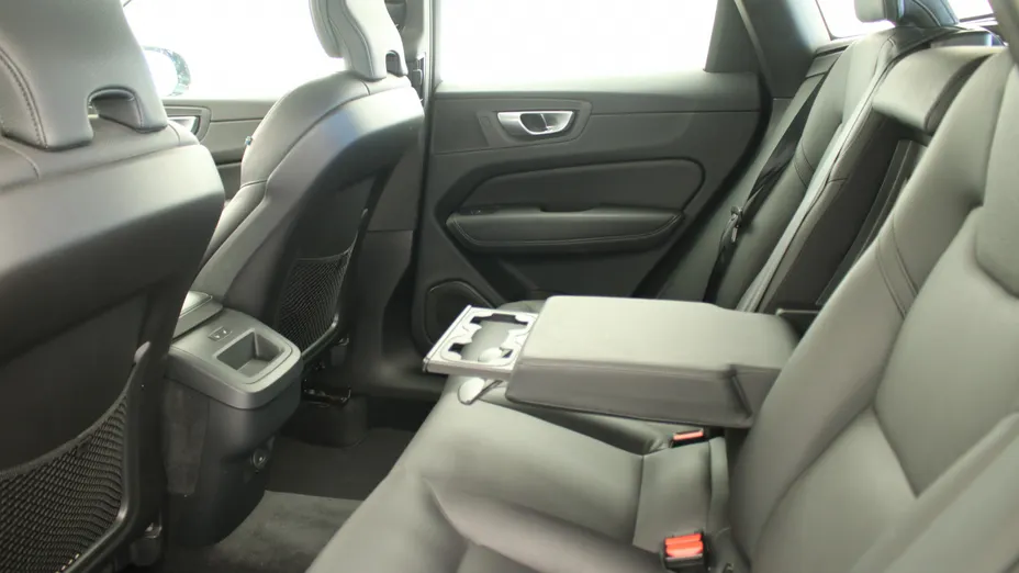 VOLVO XC60 XC60 B4 D Plus Dark aut