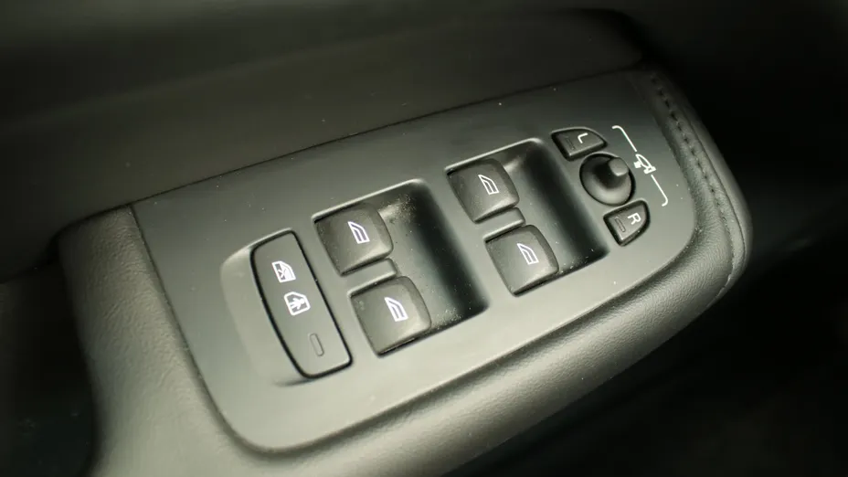 VOLVO XC60 XC60 B4 D Plus Dark aut