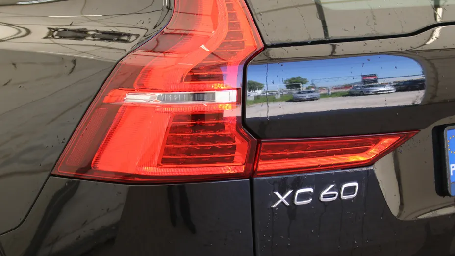 VOLVO XC60 XC60 B4 D Plus Dark aut