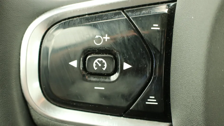 VOLVO XC60 XC60 B4 D Plus Dark aut