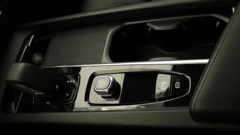 VOLVO XC60 XC60 B4 D Plus Dark aut