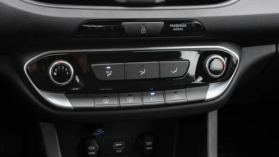 HYUNDAI i30 i30 1.5 DPI Classic +