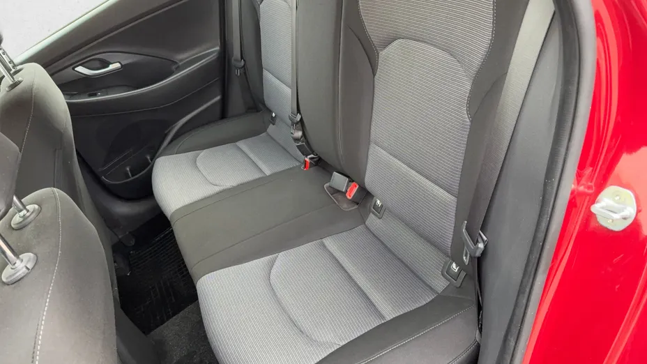 HYUNDAI i30 i30 1.5 DPI Classic +