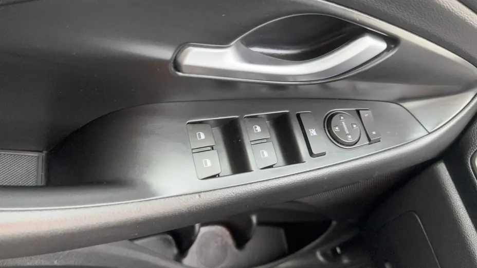 HYUNDAI i30 i30 1.5 DPI Classic +