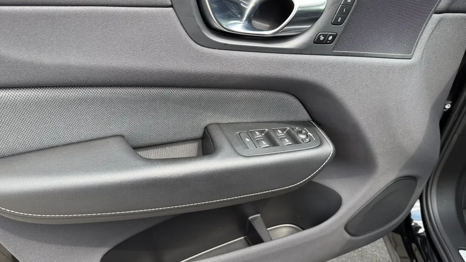 VOLVO XC60 XC60 B4 B Plus Dark aut