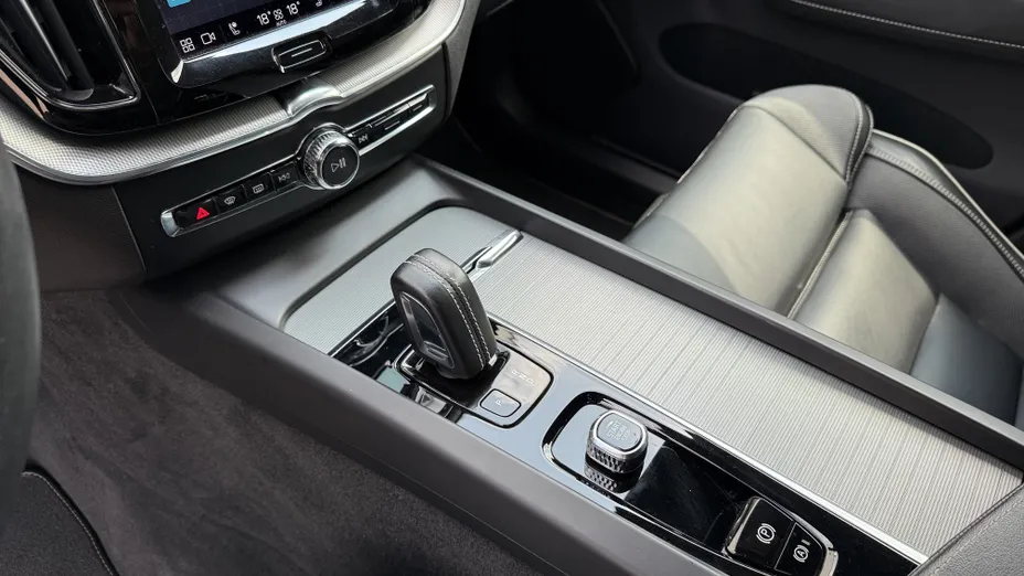 VOLVO XC60 XC60 B4 B Plus Dark aut