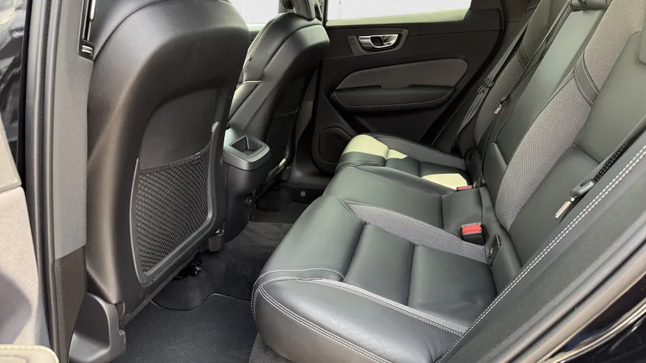 VOLVO XC60 XC60 B4 B Plus Dark aut