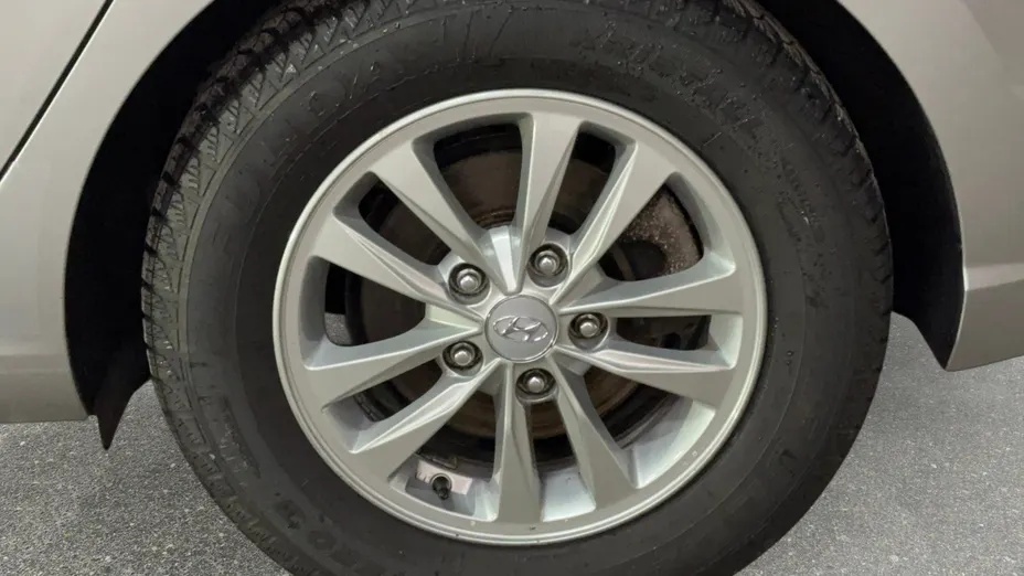 HYUNDAI i30 i30 1.5 DPI Classic +