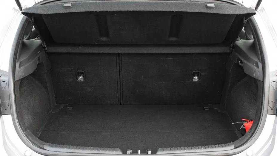 HYUNDAI i30 i30 1.5 DPI Classic +