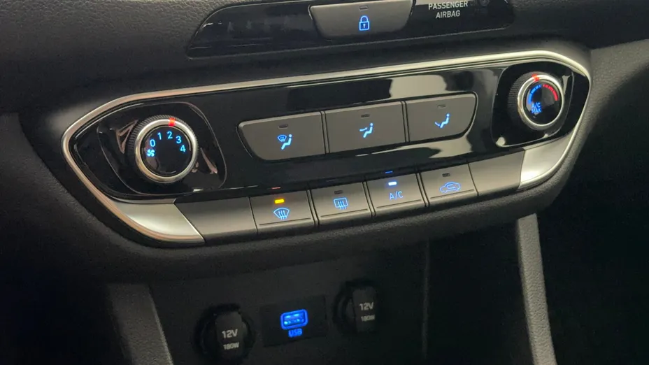 HYUNDAI i30 i30 1.5 DPI Classic +