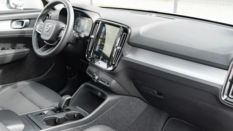 VOLVO XC40 XC40 T3 Momentum Pro aut