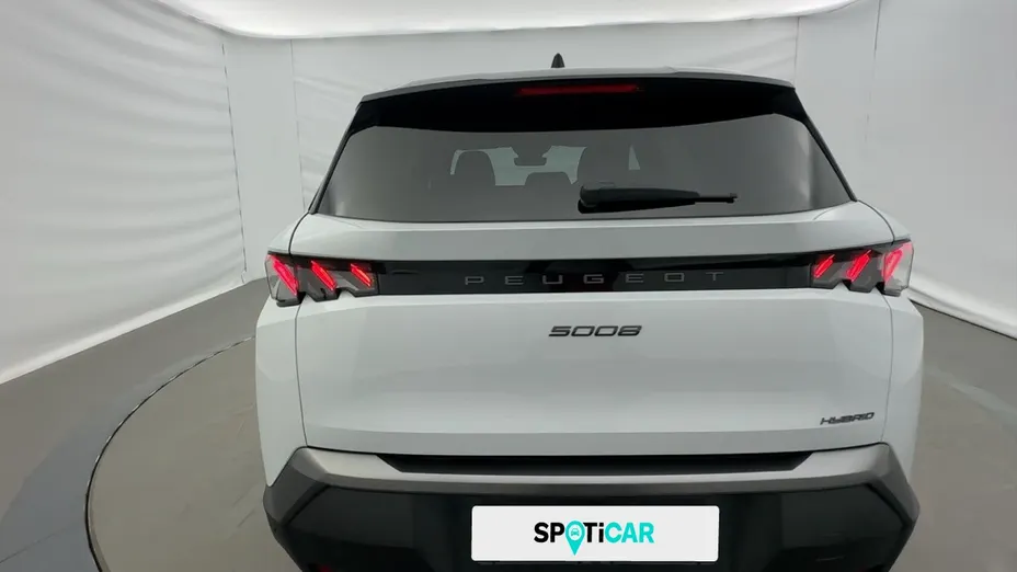 PEUGEOT 5008 -