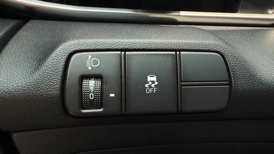 HYUNDAI Elantra Elantra 1.6 Modern CVT