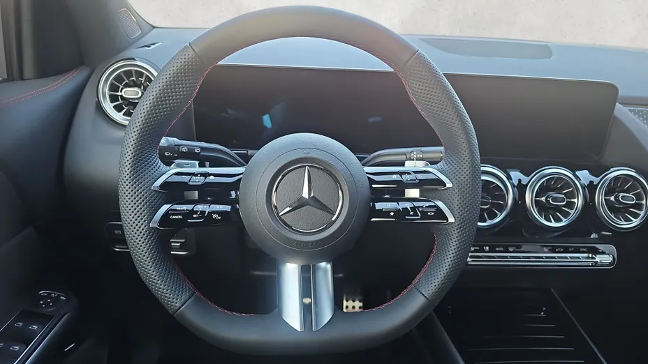 MERCEDES-BENZ GLA GLA 200 AMG Line Nowy