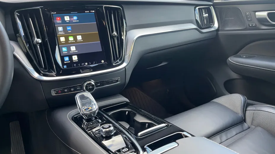 VOLVO XC60 XC60 T6 Plug-In Hybrid AWD Plus Dark aut