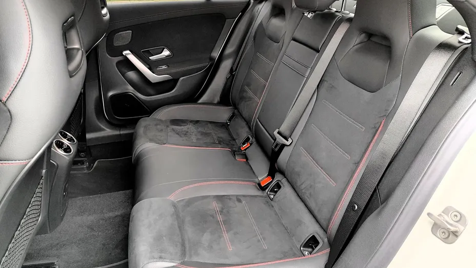 MERCEDES-BENZ CLA CLA 200 AMG Line 7G-DCT