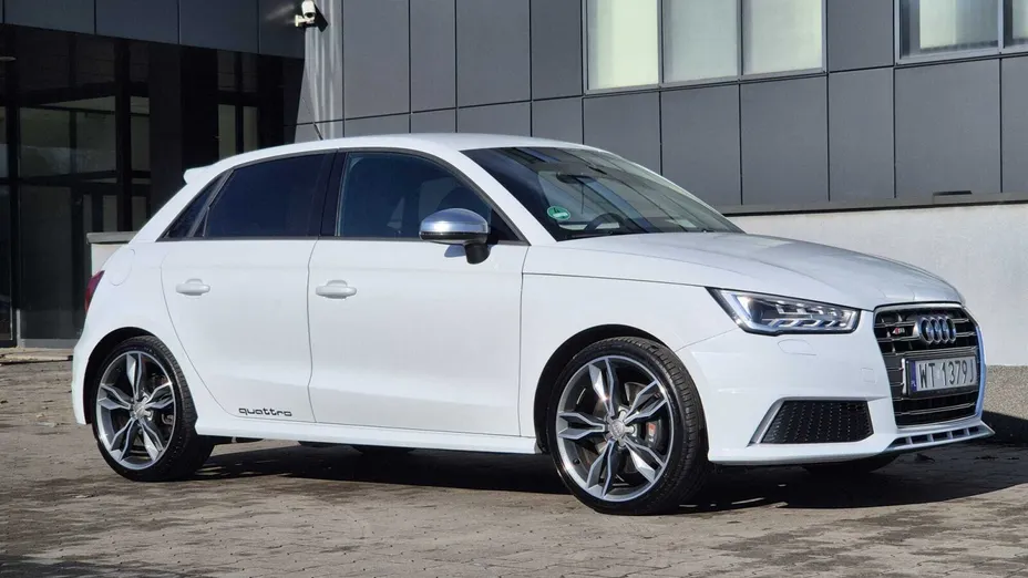 AUDI S1 -