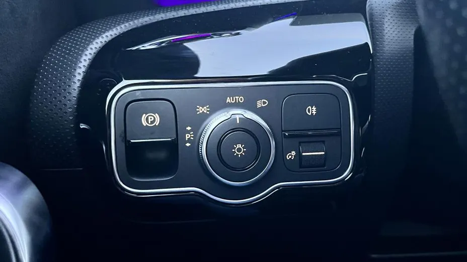 MERCEDES-BENZ CLA CLA 200 d AMG Line 8G-DCT