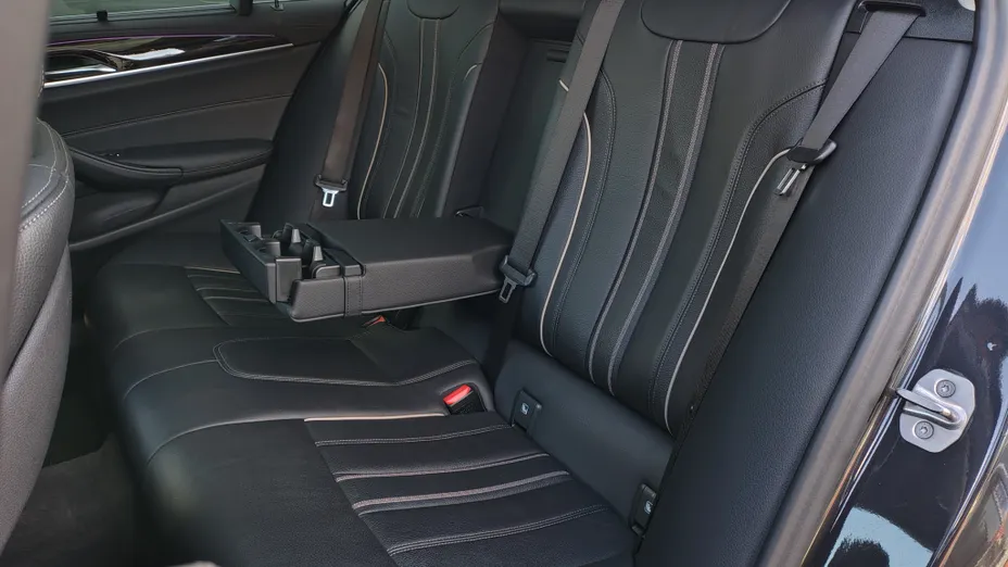 BMW Seria 5 530e xDrive Luxury Line aut