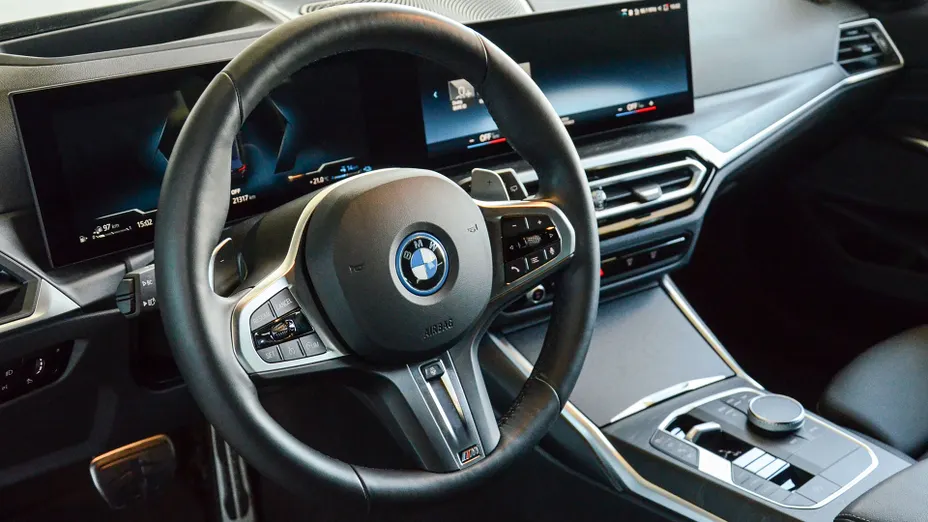 BMW Seria 3 330e xDrive M Sport sport-aut