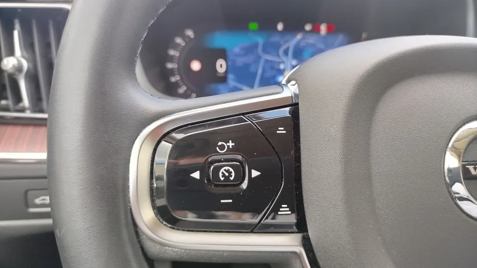 VOLVO XC60 XC60 B4 D Plus Dark aut
