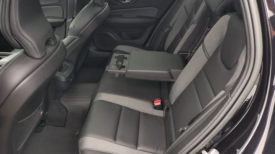 VOLVO V60 V60 B4 D Plus Dark aut
