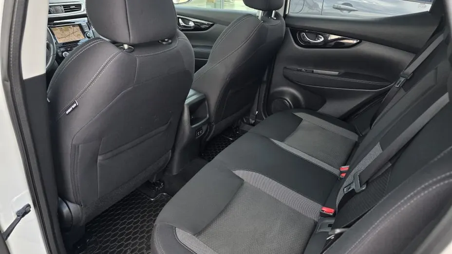 NISSAN Qashqai Qashqai 1.3 DIG-T N-Connecta DCT