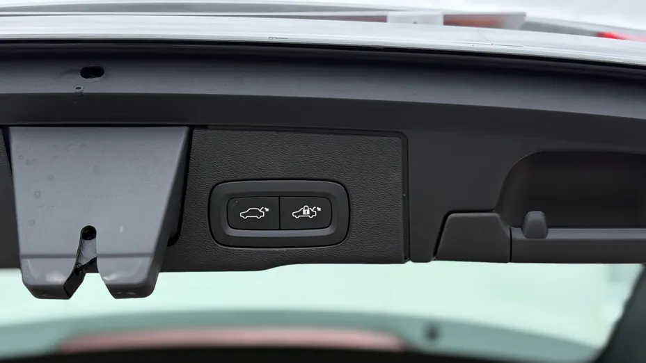 VOLVO XC60 XC60 B4 D AWD Plus Dark aut