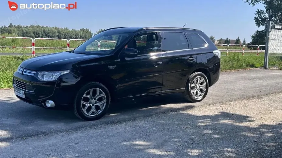 MITSUBISHI Outlander -
