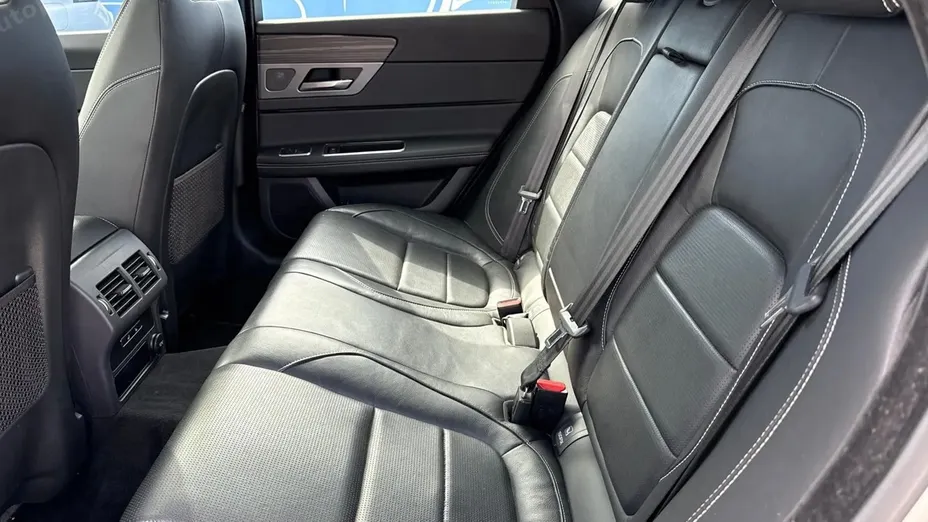 JAGUAR XF -