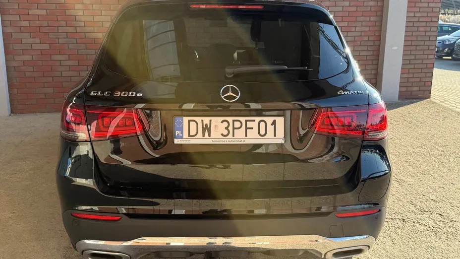 MERCEDES-BENZ GLC GLC 300 e 4-Matic