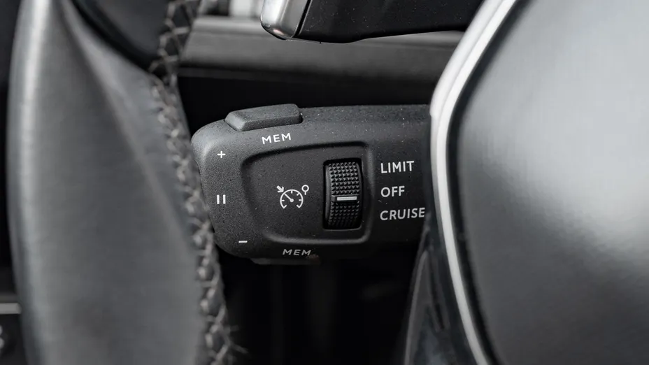 PEUGEOT 3008 3008 1.2 PureTech Allure Pack S&S EAT8