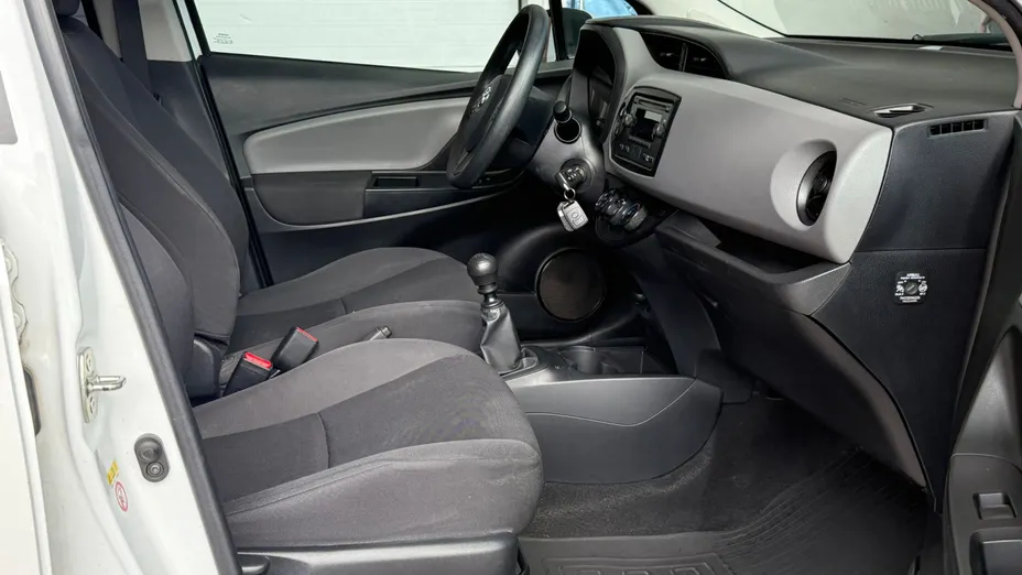 TOYOTA Yaris Yaris 1.5 Active