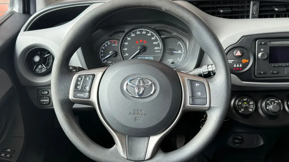 TOYOTA Yaris Yaris 1.5 Active