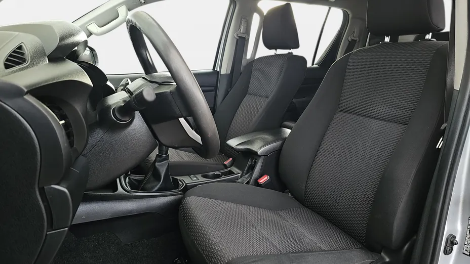 TOYOTA HiLux Hilux 2.4 D-4D Double Cab DLX 4x4