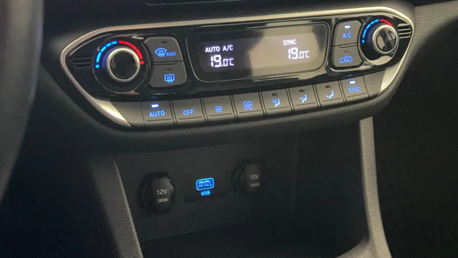 HYUNDAI i30 i30 1.5 DPI Smart